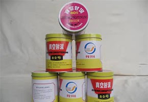 本產(chǎn)品是由潤(rùn)滑油基礎(chǔ)油經(jīng)精餾、深度處理、調(diào)合并經(jīng)后處理工序制得。本產(chǎn)品用作真空冶煉、真空噴涂、電子管制造和原子能工業(yè)等真空設(shè)備的固定接頭、經(jīng)常需要拆卸部分的密封或系統(tǒng)中有可疑泄漏點(diǎn)時(shí)的暫時(shí)性密封。按規(guī)
